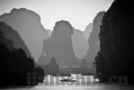 麻豆国产av入囗-人性边界的模糊——探寻麻豆国产AV入口带来的思考