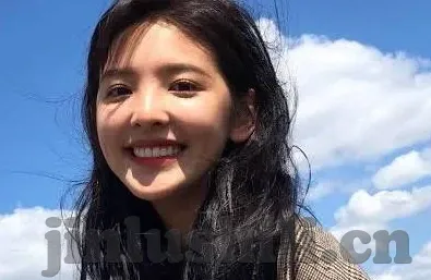 麻豆mv视频-直播时代的性感与喧嚣，麻豆MV视频的背后故事